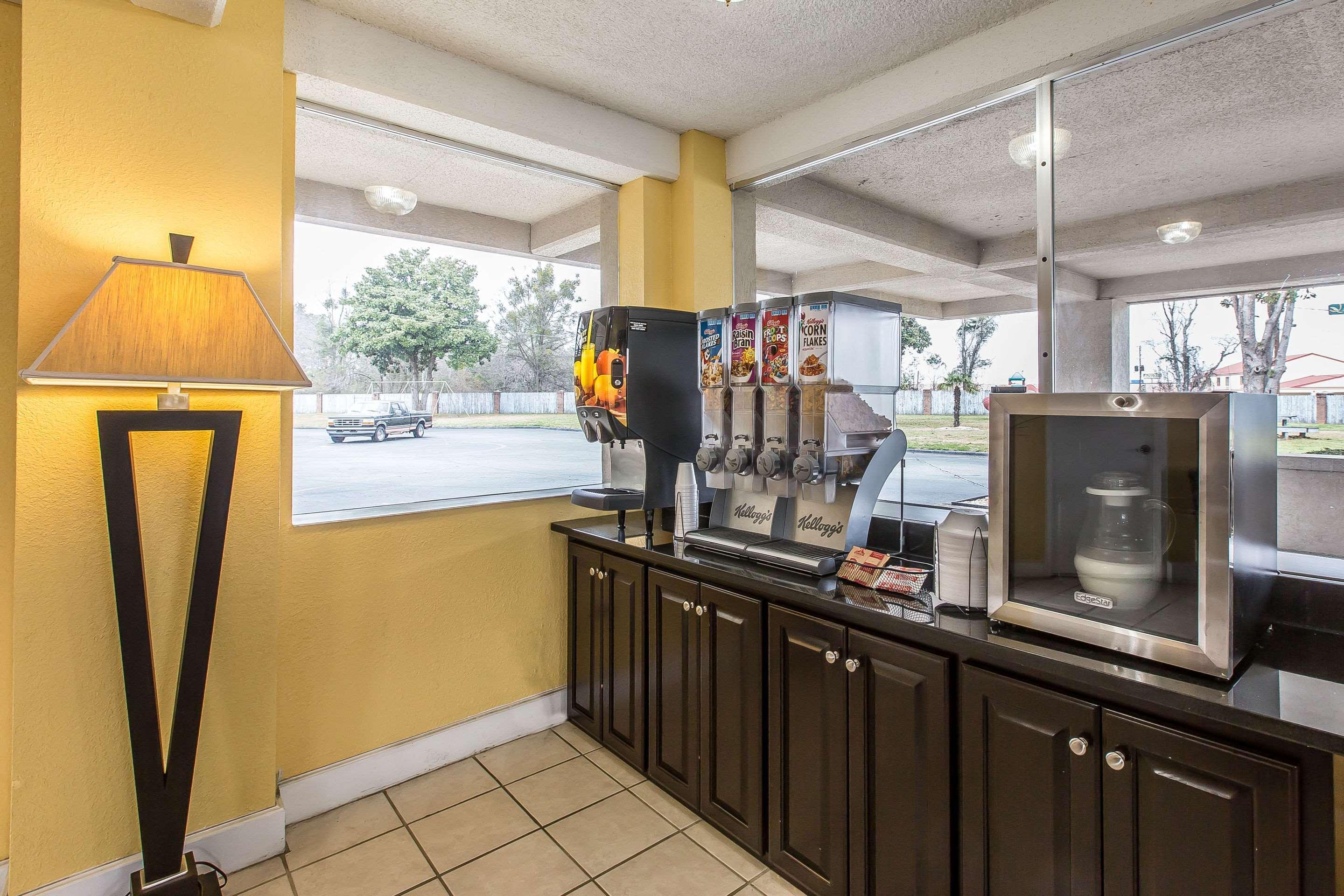 Econo Lodge Byron Exterior foto